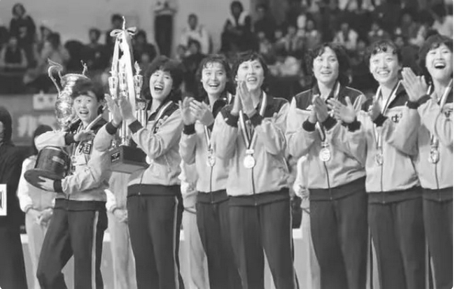 1981年11月16日中国女排在第三届世界杯首夺世界冠军